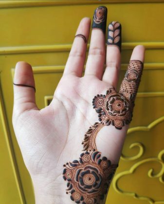 Mehndi design for college girls